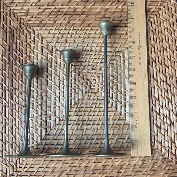 Vintage mid-century brass candlesticks. Set of 3 - Picture 7 of 7